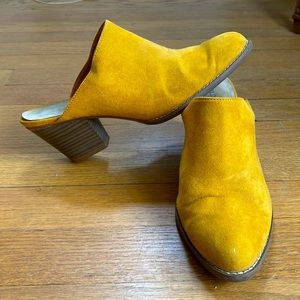 Yellow heeled mules